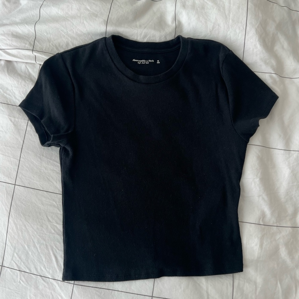 ABERCROMBIE AND FITCH WOMENS KNIT BLACK TSHIRT SIZE M